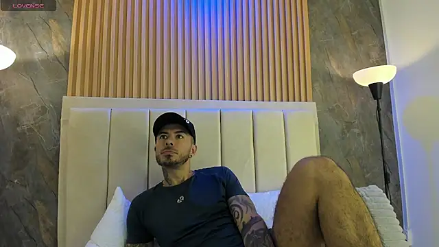 Snapshot of axel_tatto chatting on October 27, 2025, 7:18 pm axel tatto online show from October 27, 2025, 7:18 pm