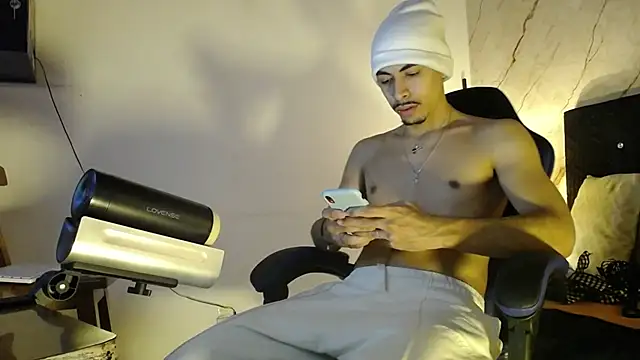 Snapshot of marlon_texeira chatting on November 4, 2025, 4:50 pm marlon texeira online show from November 4, 2025, 4:50 pm