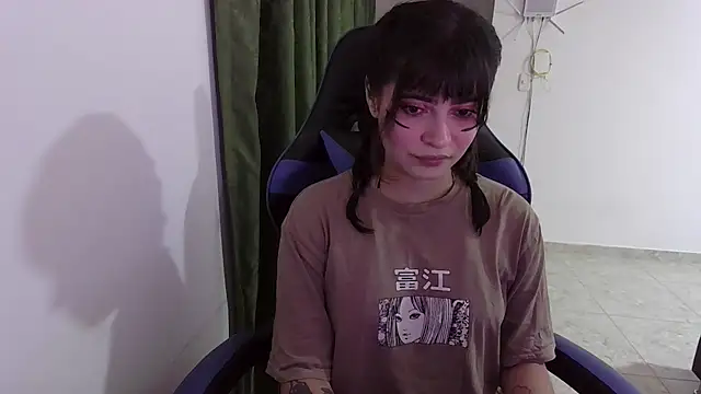 Snapshot of Annagoth_ chatting on October 27, 2025, 12:47 am Annagoth  online show from October 27, 2025, 12:47 am