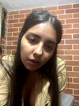 Snapshot of Au-rora chatting on November 4, 2025, 4:55 am Au-rora online show from November 4, 2025, 4:55 am