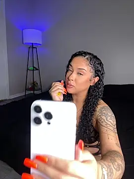 Snapshot of thepornplugz chatting on November 7, 2025, 3:39 am thepornplugz online show from November 7, 2025, 3:39 am