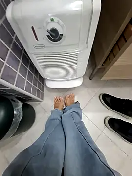 Snapshot of Piediniecollant chatting on November 4, 2025, 6:56 am Piediniecollant online show from November 4, 2025, 6:56 am