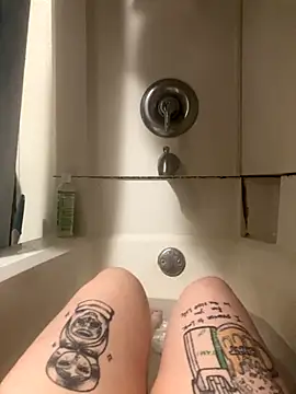 Snapshot of Fattysloth chatting on October 31, 2025, 10:33 pm Fattysloth online show from October 31, 2025, 10:33 pm