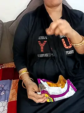 Snapshot of Sizzling_Shreya chatting on October 29, 2025, 4:42 pm Sizzling Shreya online show from October 29, 2025, 4:42 pm