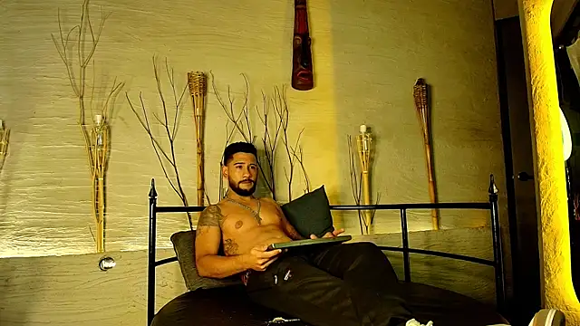 Snapshot of OwenScott chatting on October 31, 2025, 4:35 am OwenScott online show from October 31, 2025, 4:35 am