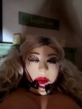 Snapshot of pleasser85 chatting on November 4, 2025, 10:47 am pleasser85 online show from November 4, 2025, 10:47 am