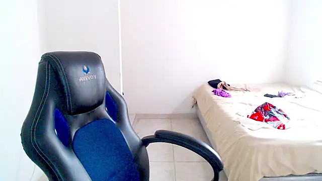 Snapshot of blumblum333 chatting on November 5, 2025, 8:20 pm blumblum333 online show from November 5, 2025, 8:20 pm