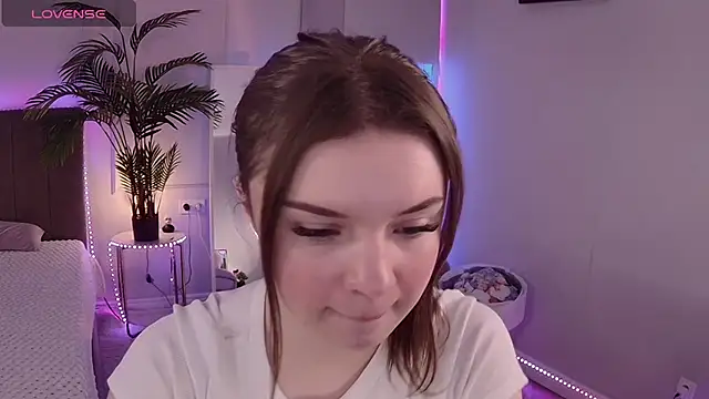 Snapshot of Alice_Bloome chatting on October 29, 2025, 9:11 am Alice Bloome online show from October 29, 2025, 9:11 am