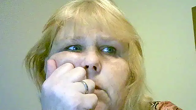 Snapshot of Sylviastar46 chatting on November 13, 2025, 5:01 pm Sylviastar46 online show from November 13, 2025, 5:01 pm