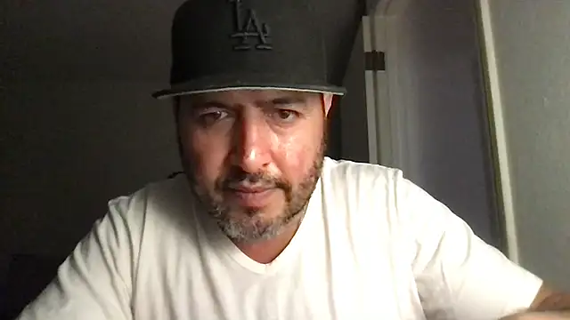 Snapshot of ezrah23 chatting on November 13, 2025, 4:00 am ezrah23 online show from November 13, 2025, 4:00 am