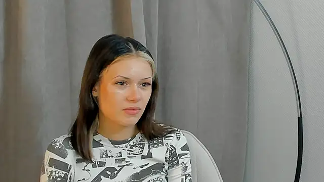 Snapshot of BrandiFraise chatting on October 30, 2025, 1:45 pm BrandiFraise online show from October 30, 2025, 1:45 pm