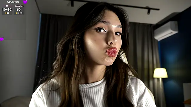 Snapshot of candylolly__ chatting on November 4, 2025, 5:50 am candylolly   online show from November 4, 2025, 5:50 am