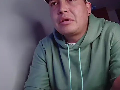 Snapshot of NathanielLux29 chatting on November 4, 2025, 1:38 am NathanielLux29 online show from November 4, 2025, 1:38 am