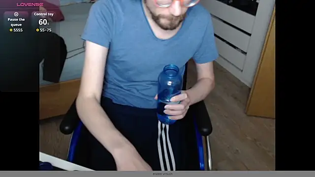 Snapshot of Guttermann chatting on November 5, 2025, 8:53 pm Guttermann online show from November 5, 2025, 8:53 pm