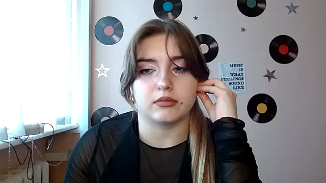 Snapshot of Dance__Queen chatting on November 4, 2025, 10:36 am Dance Queen online show from November 4, 2025, 10:36 am