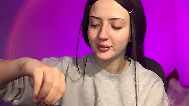 Snapshot of RuthGarner chatting on November 2, 2025, 1:24 pm RuthGarner online show from November 2, 2025, 1:24 pm