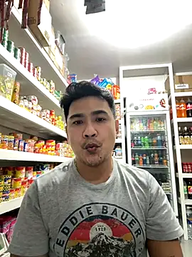 Snapshot of UncleLoverBoy1987 chatting on November 4, 2025, 3:33 pm UncleLoverBoy1987 online show from November 4, 2025, 3:33 pm