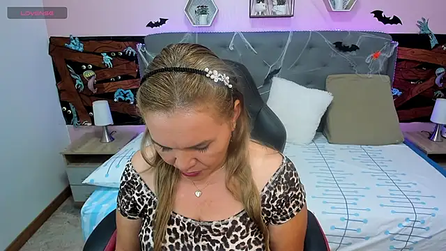 Snapshot of _sarah_lovely chatting on October 31, 2025, 3:13 pm  sarah lovely online show from October 31, 2025, 3:13 pm