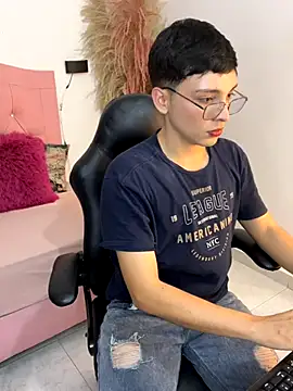 Snapshot of LiamHeat_ chatting on November 6, 2025, 5:41 am LiamHeat online show from November 6, 2025, 5:41 am