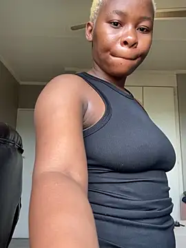 Snapshot of MiyaXo2 chatting on November 11, 2025, 12:05 pm MiyaXo2 online show from November 11, 2025, 12:05 pm