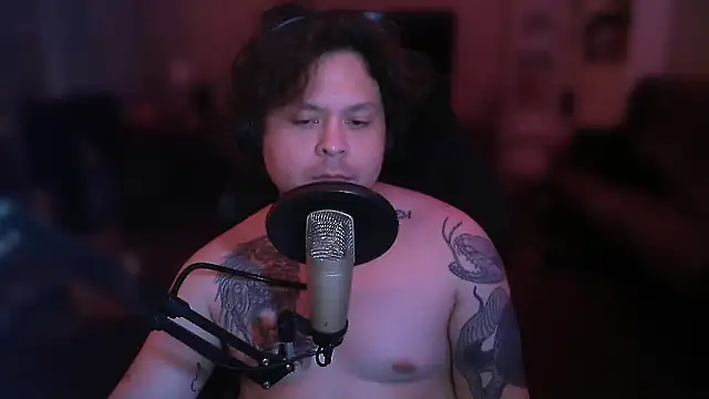 Snapshot of funwithchris chatting on November 3, 2025, 8:48 am funwithchris online show from November 3, 2025, 8:48 am