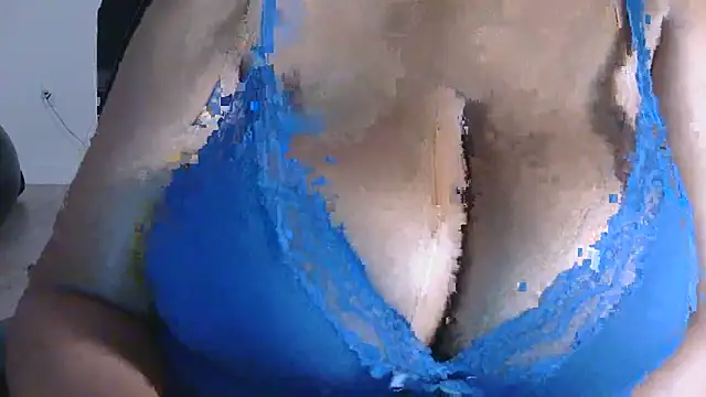 Snapshot of TheeBustiestBella chatting on November 3, 2025, 9:10 am TheeBustiestBella online show from November 3, 2025, 9:10 am