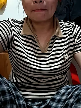 Snapshot of momo-ba chatting on November 1, 2025, 9:44 am momo-ba online show from November 1, 2025, 9:44 am