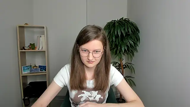 Snapshot of TulaLatigo chatting on November 3, 2025, 6:14 am TulaLatigo online show from November 3, 2025, 6:14 am