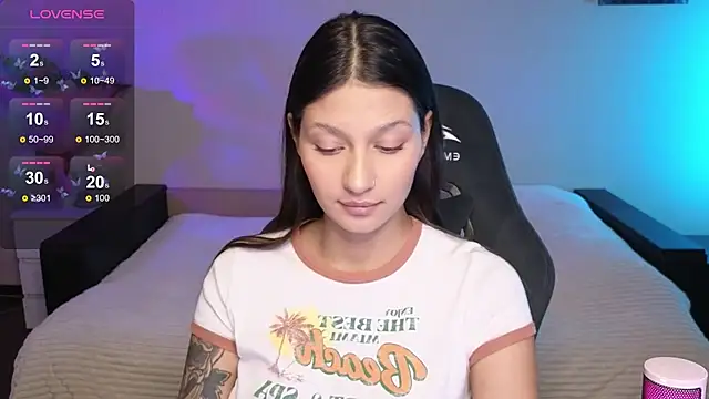 Snapshot of Nikol_Goldysss chatting on November 13, 2025, 8:13 am Nikol Goldysss online show from November 13, 2025, 8:13 am