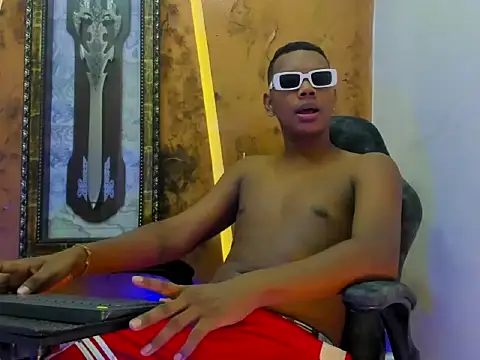 Snapshot of the_hot_boy0 chatting on November 9, 2025, 12:25 pm the hot boy0 online show from November 9, 2025, 12:25 pm