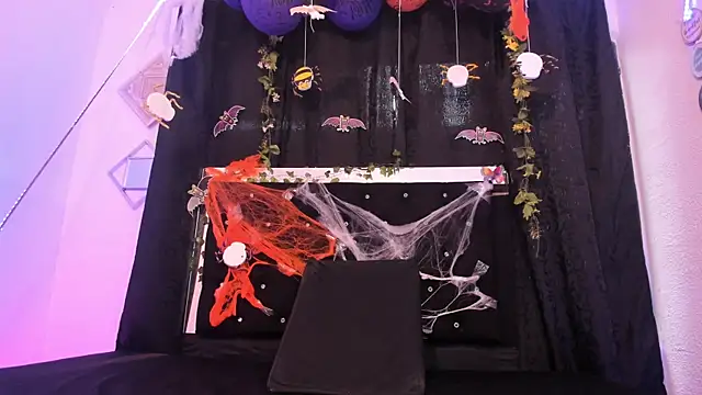 Snapshot of Dayan_and_Andriu chatting on November 4, 2025, 7:24 pm Dayan and Andriu online show from November 4, 2025, 7:24 pm