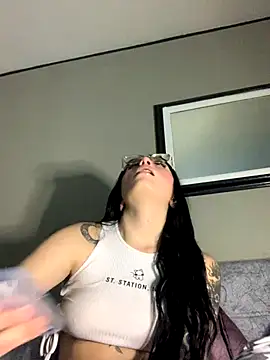 Snapshot of Naomii2 chatting on November 3, 2025, 3:08 am Naomii2 online show from November 3, 2025, 3:08 am