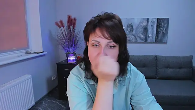 Snapshot of Helen_Rossi chatting on November 6, 2025, 8:26 am Helen Rossi online show from November 6, 2025, 8:26 am