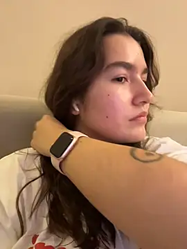 provocatrixxxx online show from November 19, 2025, 1:33 pm