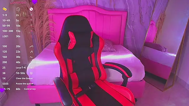 Snapshot of sarahrousse_ chatting on November 3, 2025, 7:59 pm sarahrousse online show from November 3, 2025, 7:59 pm