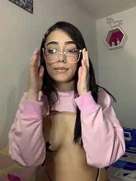 Snapshot of khoral2 chatting on November 4, 2025, 12:32 am khoral2 online show from November 4, 2025, 12:32 am