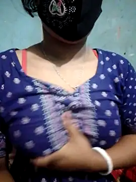 Snapshot of Hot8g chatting on November 11, 2025, 2:44 am Hot8g online show from November 11, 2025, 2:44 am