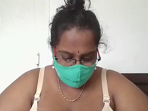 Snapshot of hootypriya chatting on November 5, 2025, 8:47 am hootypriya online show from November 5, 2025, 8:47 am