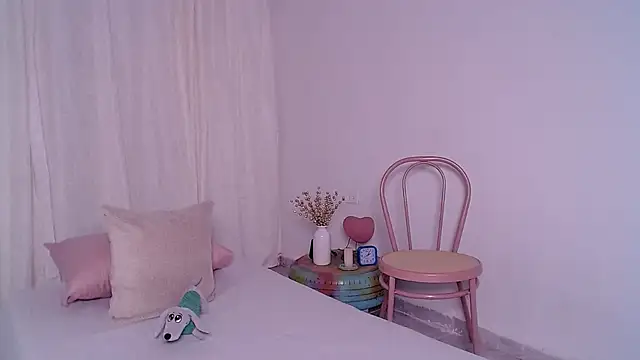 Snapshot of CoralReyes_IH chatting on November 12, 2025, 1:55 pm CoralReyes IH online show from November 12, 2025, 1:55 pm