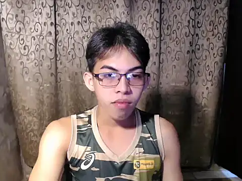 Snapshot of Urhotsilverboy chatting on November 5, 2025, 1:44 pm Urhotsilverboy online show from November 5, 2025, 1:44 pm