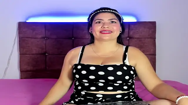 NoirAntonela online show from November 14, 2025, 6:06 pm