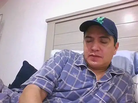 Snapshot of yayo_33 chatting on November 10, 2025, 2:32 am yayo 33 online show from November 10, 2025, 2:32 am