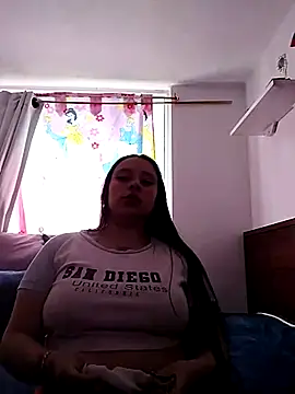 Snapshot of Thamara- chatting on November 7, 2025, 6:08 pm Thamara- online show from November 7, 2025, 6:08 pm