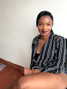 Snapshot of NiaLong21_ chatting on November 8, 2025, 3:56 pm NiaLong21 online show from November 8, 2025, 3:56 pm