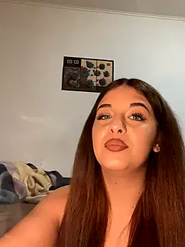 Snapshot of CurvyRush chatting on November 9, 2025, 6:39 pm CurvyRush online show from November 9, 2025, 6:39 pm