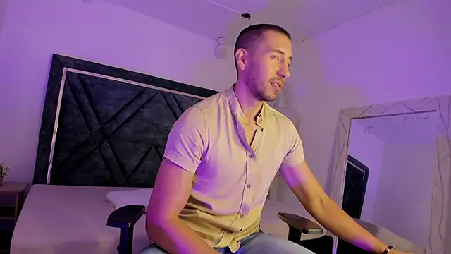 Snapshot of ElianReed chatting on November 10, 2025, 1:21 pm ElianReed online show from November 10, 2025, 1:21 pm