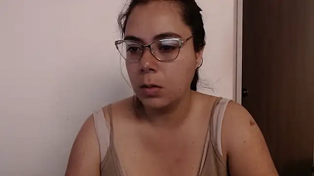 LorieFerrer online show from March 8, 2025, 4:17 pm