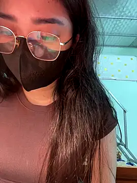 Snapshot of Lynn-122 chatting on November 13, 2025, 12:20 am Lynn-122 online show from November 13, 2025, 12:20 am