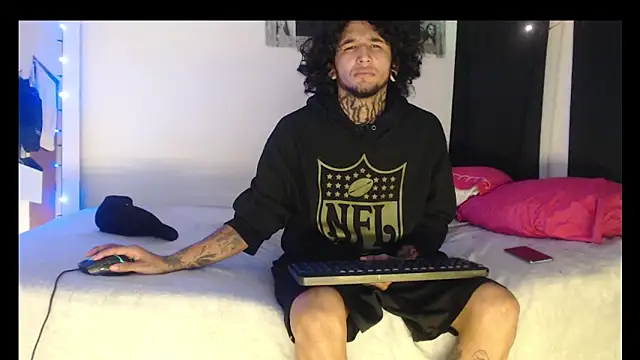 Snapshot of Yuki_mil chatting on November 8, 2025, 3:23 pm Yuki mil online show from November 8, 2025, 3:23 pm