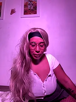 Snapshot of CaneliitaBlaze chatting on November 10, 2025, 9:58 pm CaneliitaBlaze online show from November 10, 2025, 9:58 pm